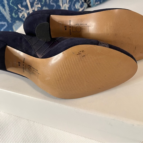 Ann Taylor Loft size 8 Sydney Deep blue suede & leather upper - Picture 3 of 5